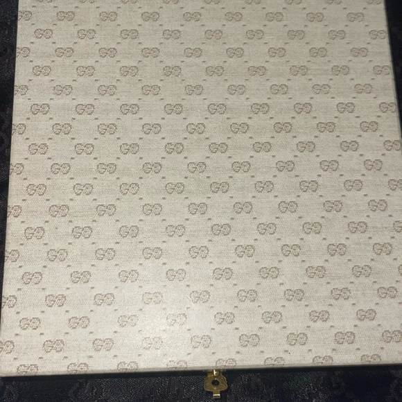 Rare Gucci TV guide case with box - Picture 9 of 10